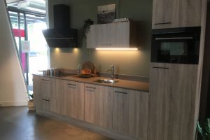 Bianco hoogglans greeploze keuken. € 4844,- 1